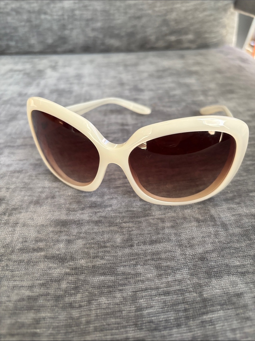 Barton Perrier Heiress Classic Ivory Pearl  Sunglasses lk new